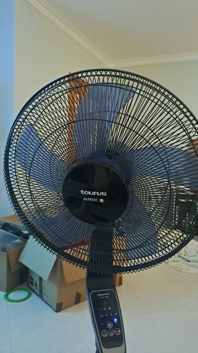Ventoinha de Pé Digital Taurus 50W