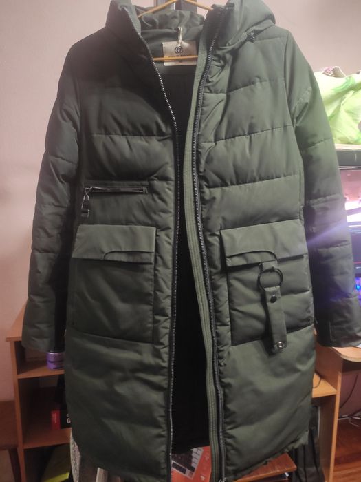 Продам зимнюю куртку (длинная)