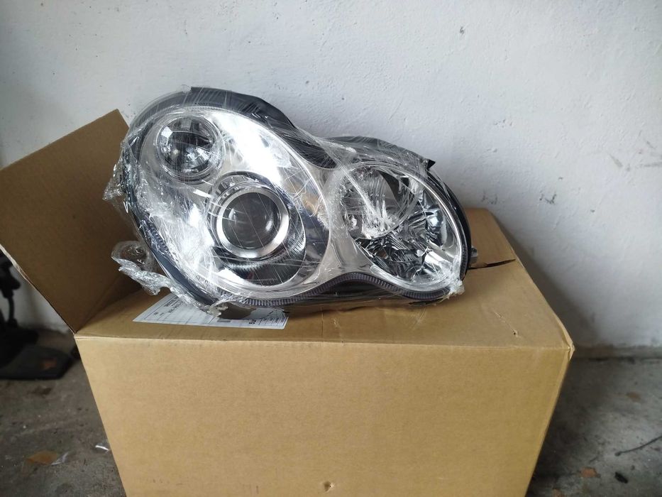Lampa  prawa lewa  Mercedes Benz C-klasa W 203 S 203 Xenon