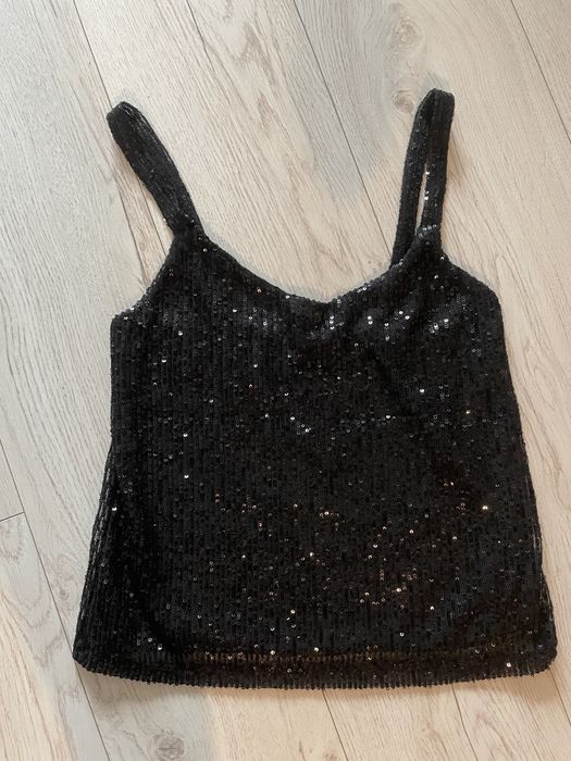 Czarny cekinowy top na ramiączkach