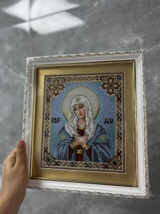 Ікона «Пресвята Богородиця» вишита бісером