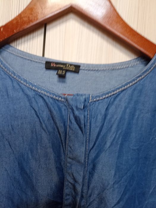 Легкая джинсовая рубашка Massimo Dutti.
