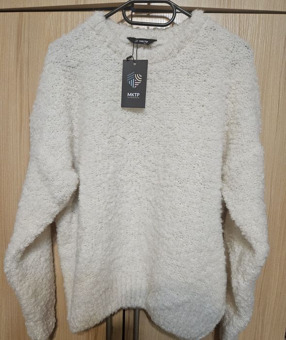 Sweter Buckle Hug Biały mktp