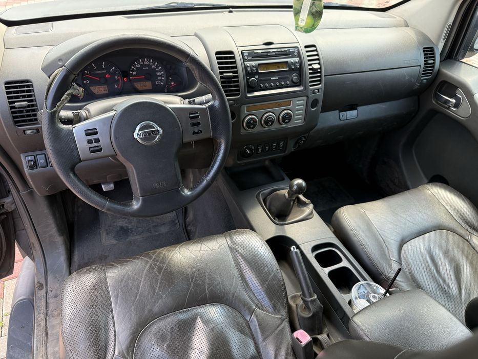 Продам Nissan Navara 4x4 лівий руль