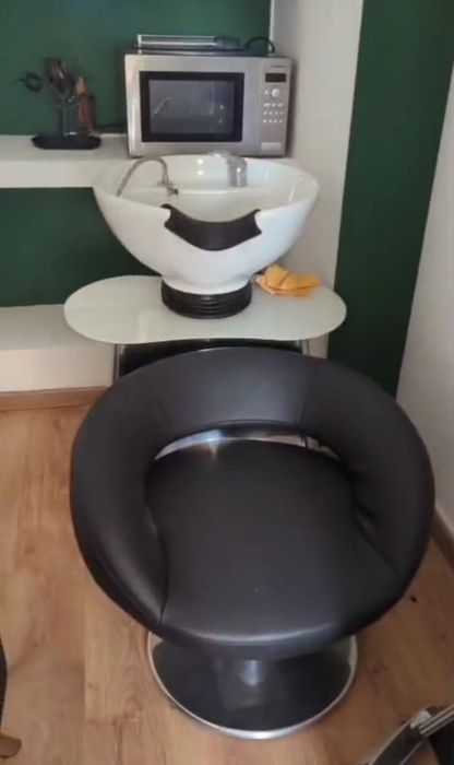 Recheio de barbearia b sofás, rampa de lavagem, móvel de apoio