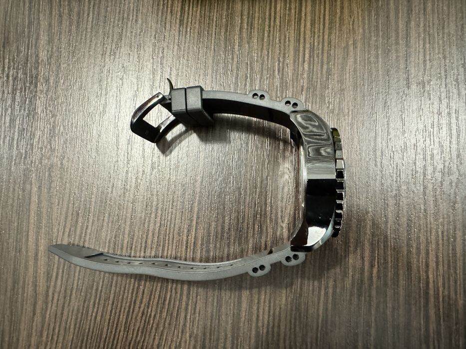 Продам жирные часы invicta
