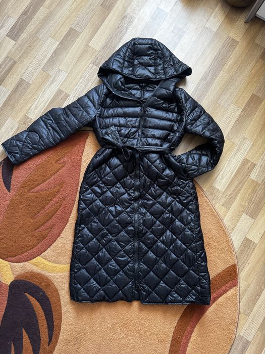 Стьобане чорне пальто. Жіноче. На розмір 50-52. У відмінному стані.