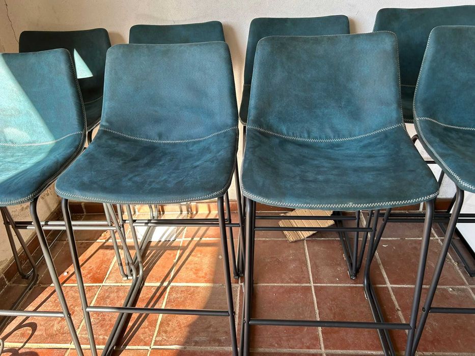 Conjunto de 8 cadeiras altas