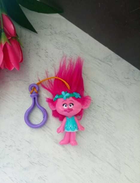 Breloczek Trolle Poppy, 8 cm