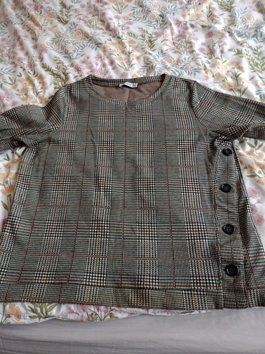 Bluzka w kratkę.
