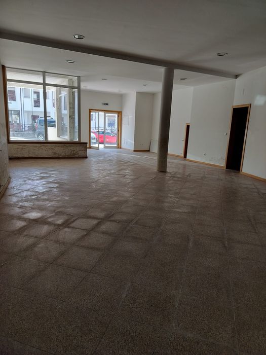 Espaço Comercial no Centro de Murça com Garagem Privativa
