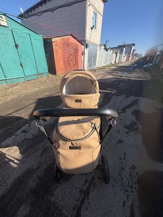 Продам коляску в добром стани