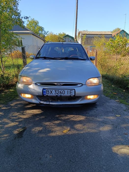 Авто продаж чудового Автомобіля Ford Escort