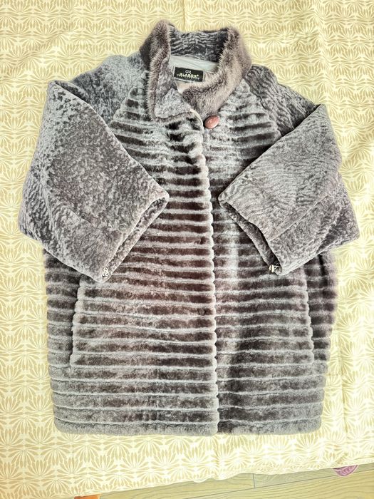 Шуба мутон сіро попелястого кольору