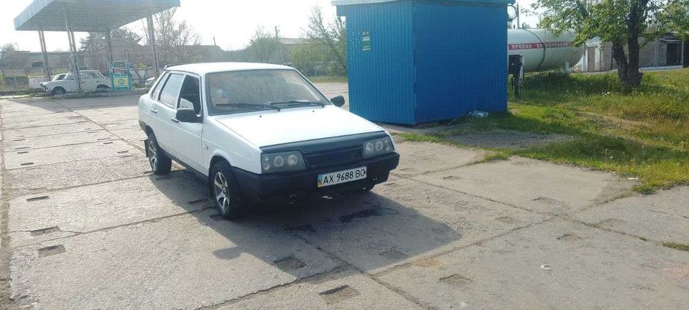 Продам машину ваз 21099