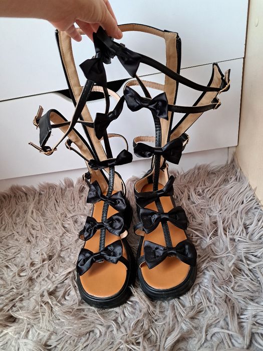 Босоніжки з атласними бантиками