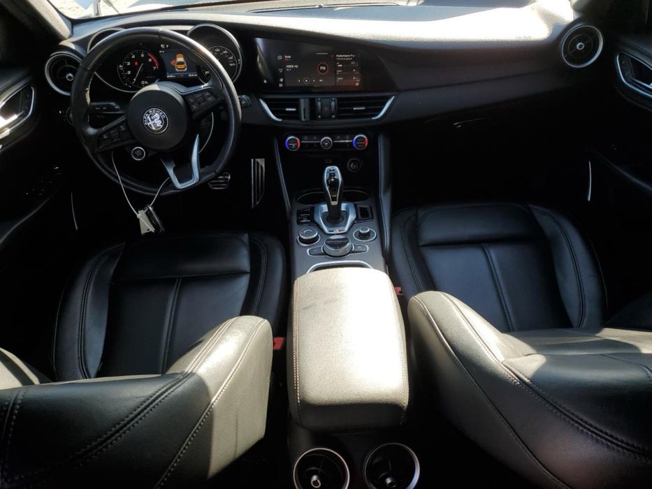 Fotele Alfa Giulia 2022 r mały przebieg