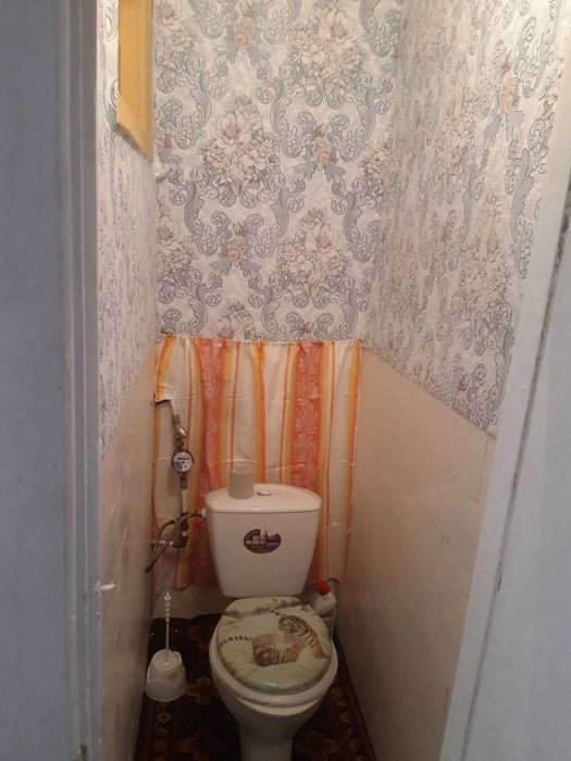 2к Проспект Миру , Виставка ,колонка, двостороння,не кутова, житловий стан,Балкон