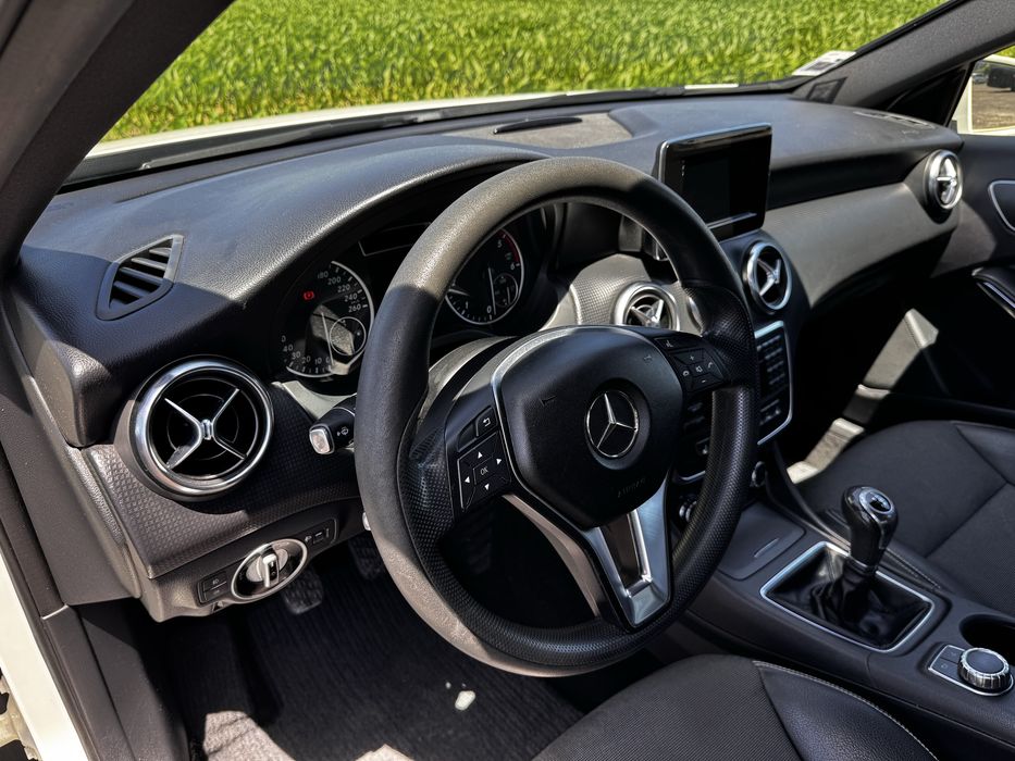 Mercedes-Benz A180 Urban | Abril 2014 | Excelente Estado