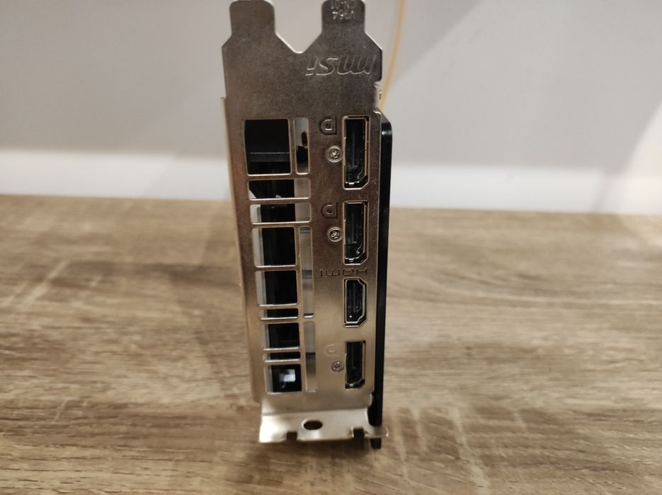 Placas gráficas para reparação GTX 1660/R9 380