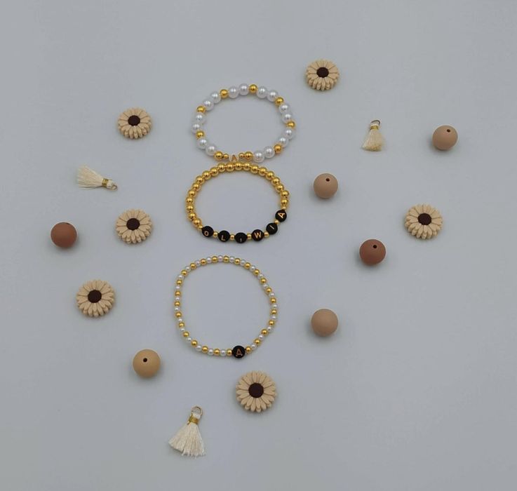 Zestaw 3 bransoletek handmade – biało-złoto-czarny z perełkami