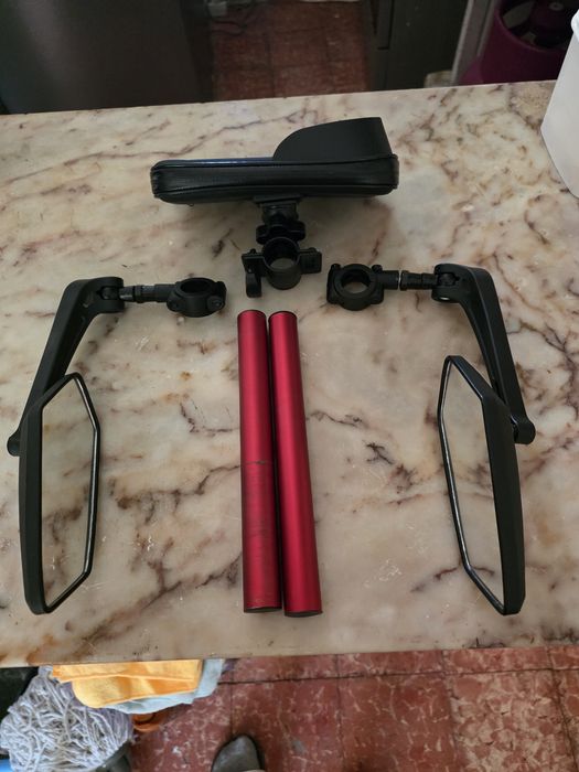 Um Par de espelho, Um Suporte de telemóvel,extensor de guidão,
