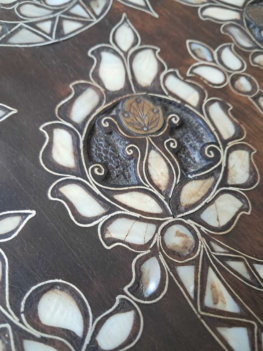 Prateleira estilo.marroquino em madrepérola