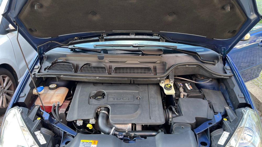 Vendo CMAX 1.6 diesel poucos kms muitos extras Titanium único dono