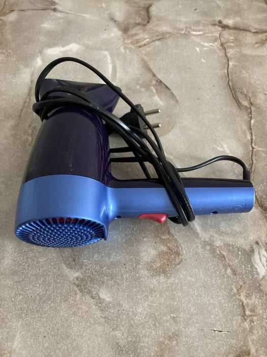 Продаю фен Philips