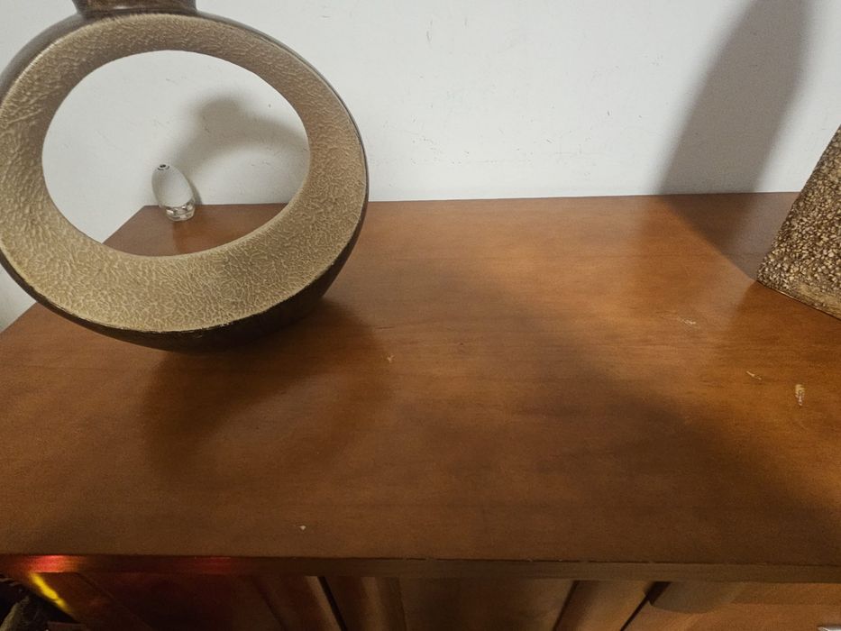 Aparador em madeira maciça