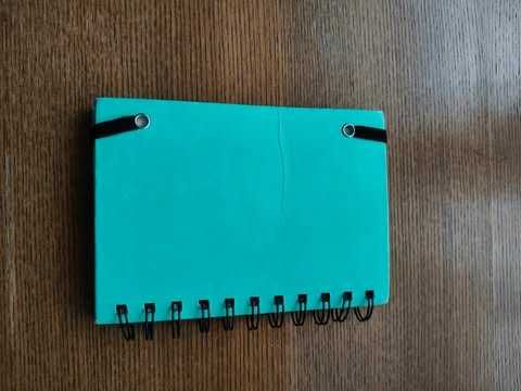 Zielony notes z gumką