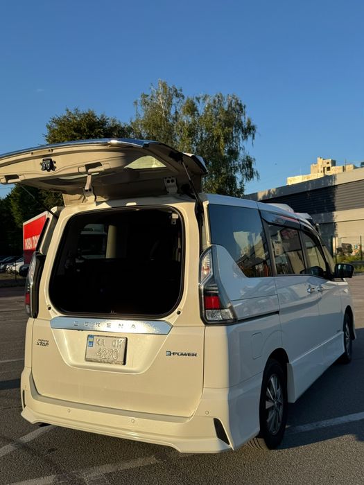 Продам Nissan serena