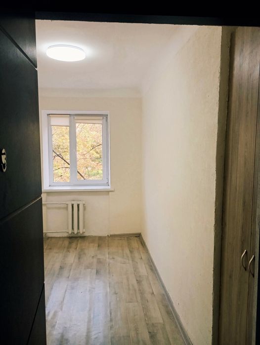 Дешева Кімната у Гуртожитку поруч із парком