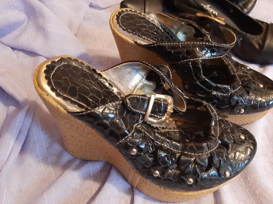 Шльопанці , балетки