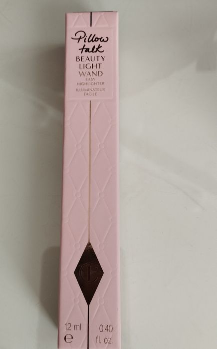 Pillow talk beauty light wand rozświetlacz w płynie Charlotte tilbury