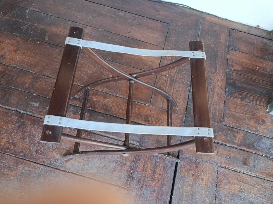 Estrutura suporte tabuleiros dobravel madeira bom estado ex. comer frente TV