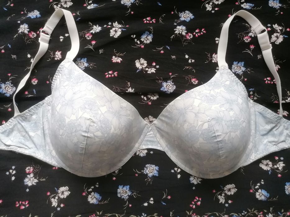 Duży usztywniany biały biustonosz na fiszbinach 75GG 75H