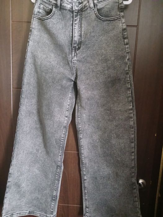 Продам джинсы р.28.