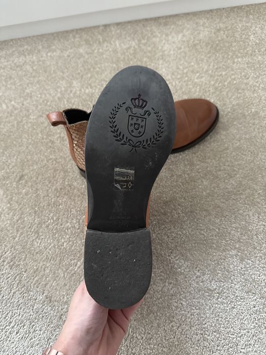 Botim mulher camel em pele