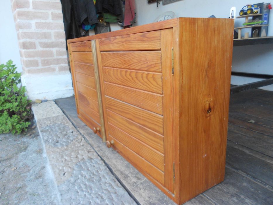 Movel armario antigo vintage madeira maciça WC cozinha garagem estudio