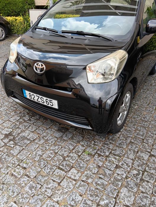 automóvel toyota IQ