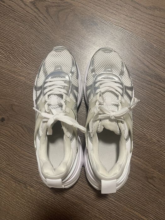 Кросівки Nike V2K run