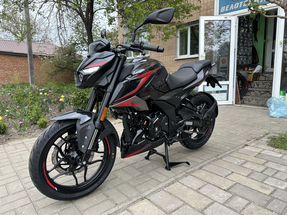 Bajaj pulsar N250 2025 рік інжектор