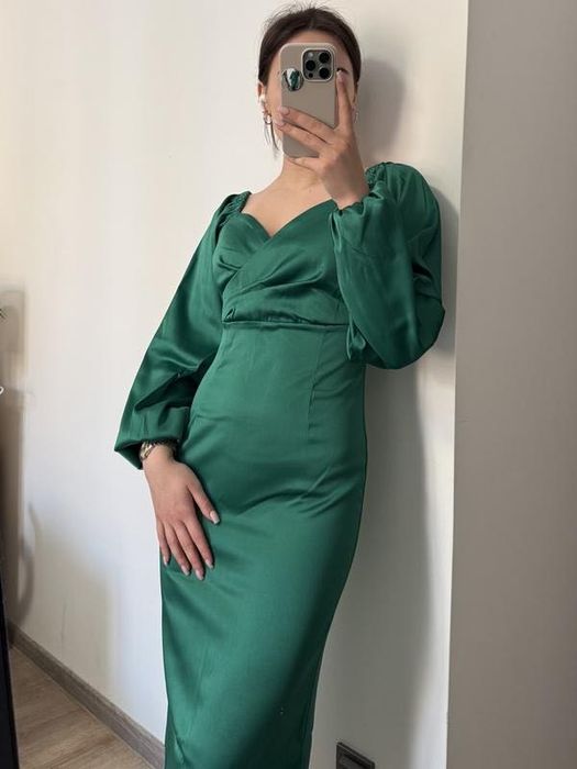 Розкішна атласна сукня міді розмір S