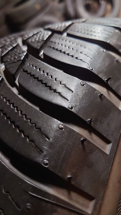 Зимние шины Bridgestone Blizzak LM001 RUNFLAT 225/55 r17 комплект