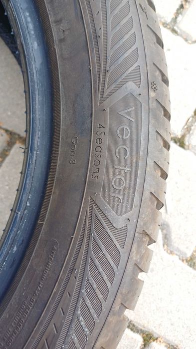 Goodyear vector 4Seasons Gen-3 205/55R17 95V