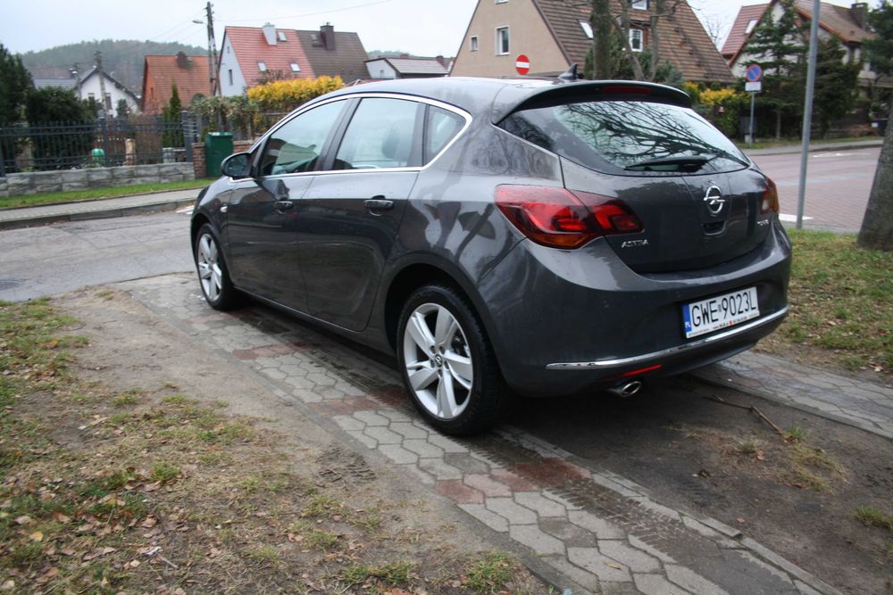 śliczna astra 1.4T,hatchback,2014r,5drzwi