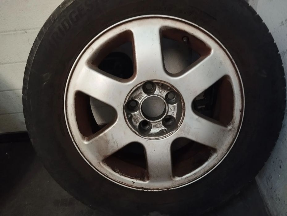 JOGO DE JANTES ORIGINAIS AUDI A3 8L COM PNEUS SEMINOVOS 195/65R15