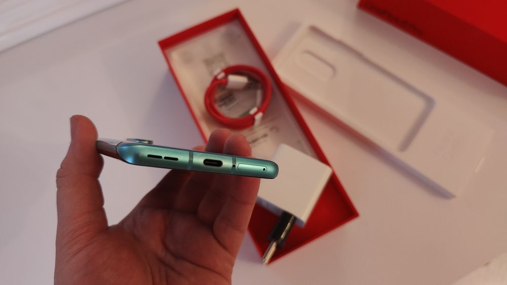 Продам One Plus 8 pro 12/256