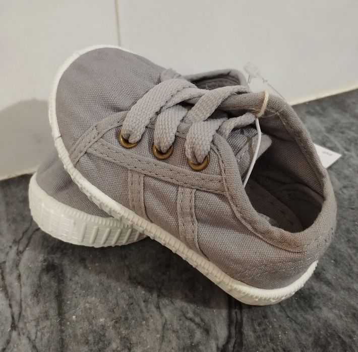 Sapatilhas Cinza Novas da Unit